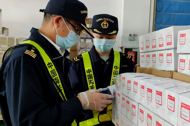 深圳海关查获数千件涉嫌侵犯小米、苹果商标权的机、数据线