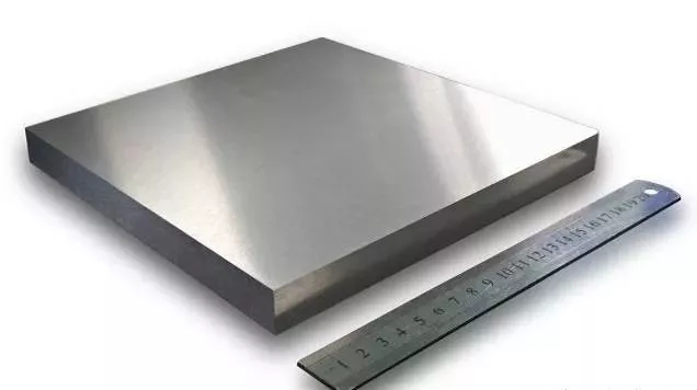 形状可分为长靶,方靶,圆靶;按化学成份可分为金属靶材(纯纯金属铝,钛